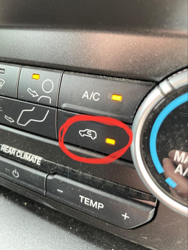 When to Use the Recirculate Air Button in the Car and When Not to Use It